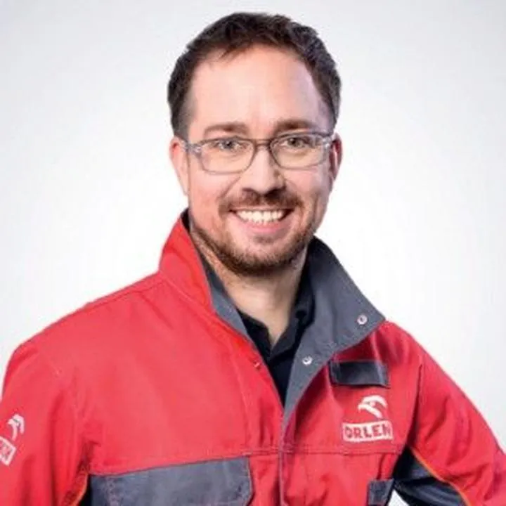 Jacek Balcerzak z kabaretu Paranienormalni: odkrywanie niezwykłej osobowości i jej wyjątkowego humoru