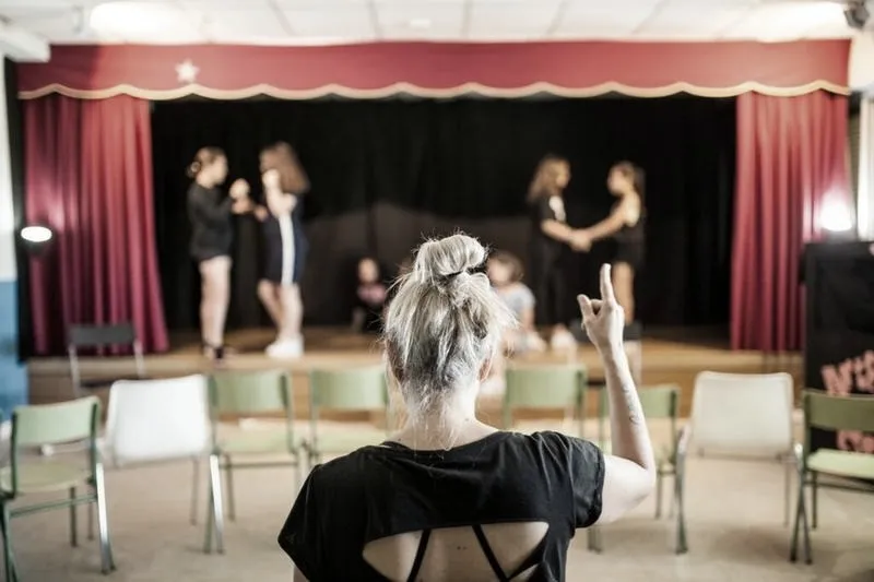 Jak powstaje spektakl teatralny? Od pomysłu do premiery