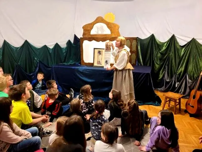 Jak zrobić teatr cieni w domu: prosty spektakl krok po kroku