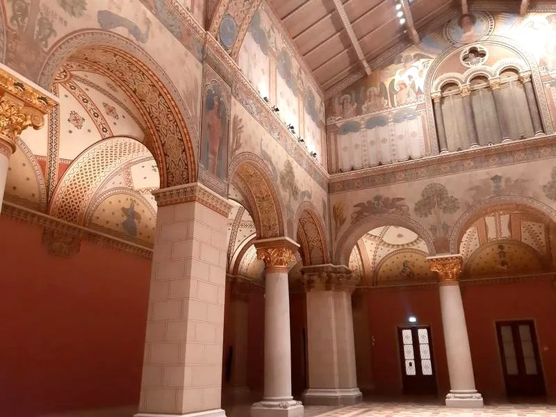 Królewskie muzeum sztuk pięknych odkryte na nowo: historia, wystawy i atrakcje