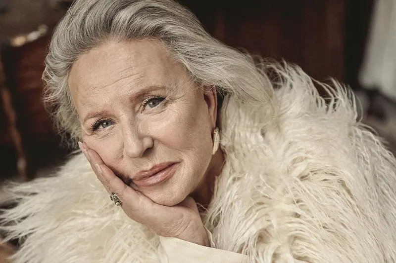 Krystyna Janda i jej najnowsze spektakle: zanurz się w świat monodramów i wyjątkowych występów