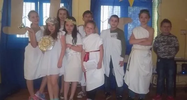 Kto występował w teatrze greckim? Niezwykłe historie z życia aktorów antycznych