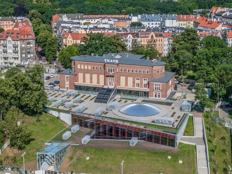 Niezapomniane teatralne doświadczenia w Szczecinie: spektakle Teatru Polskiego, które warto zobaczyć