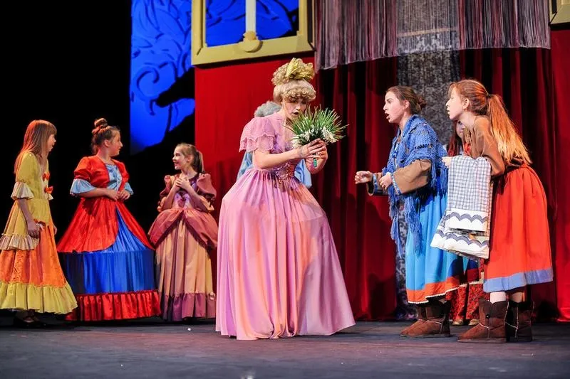 Odkryj teatr co warto zobaczyć: premierowe spektakle, których nie możesz przegapić w Krakowie i Warszawie