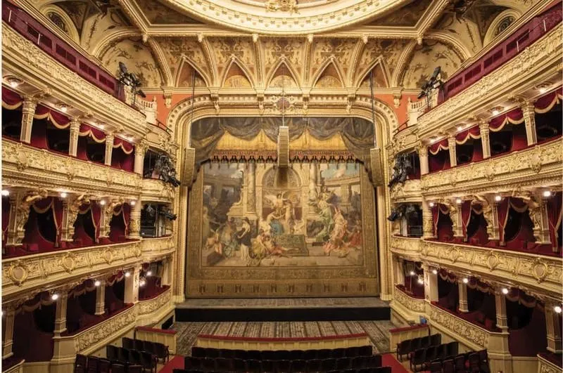 Odkryj teatry w Krakowie: niezwykłe miejsca i repertuar
