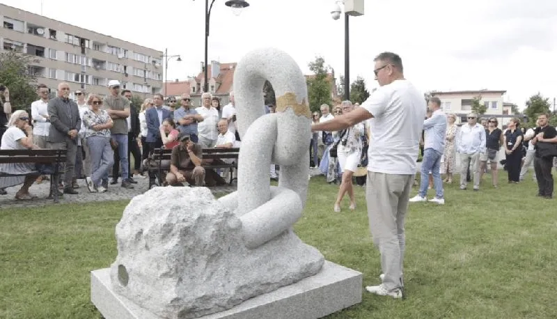 Rzeźby z granitu – harmonijne połączenie piękna i trwałości w sztuce rzeźbiarskiej