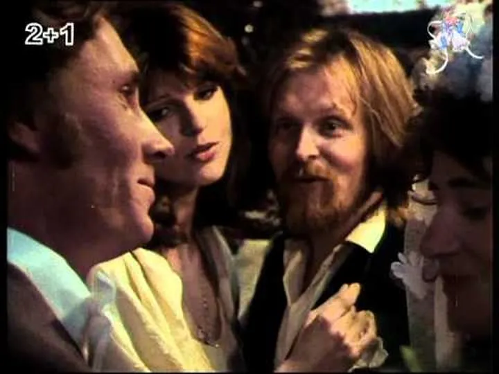 Tajemnice czterech pasażerów w spektaklu Winda do nieba – co skrywa ich podróż?