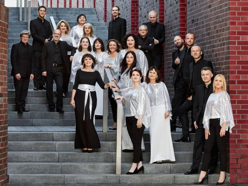 Czy dżinsy do teatru