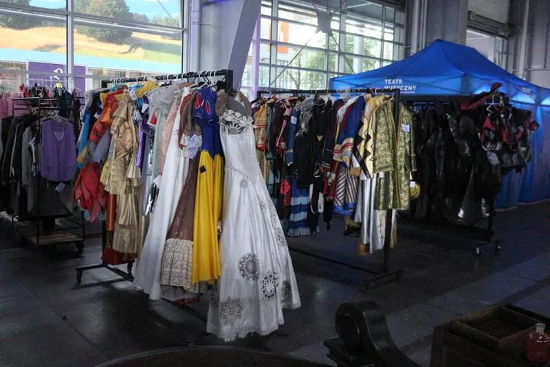 Jak się ubrać do teatru