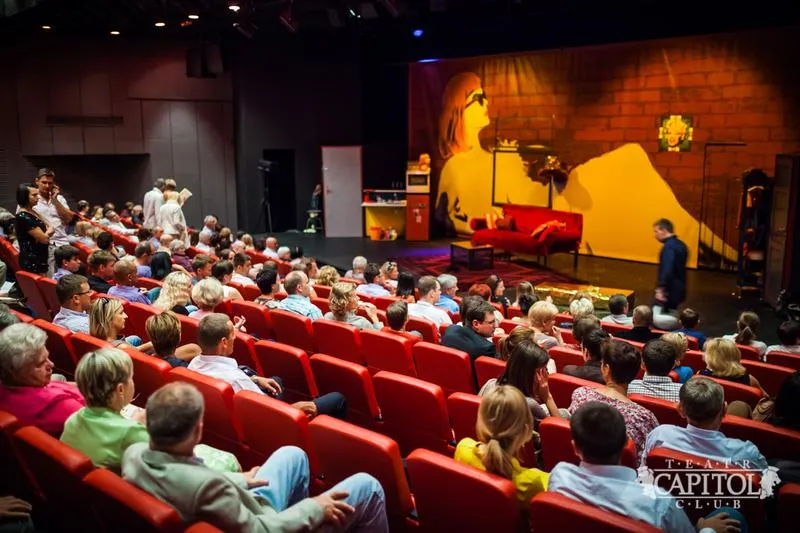 Jak ubrać się do teatru Capitol