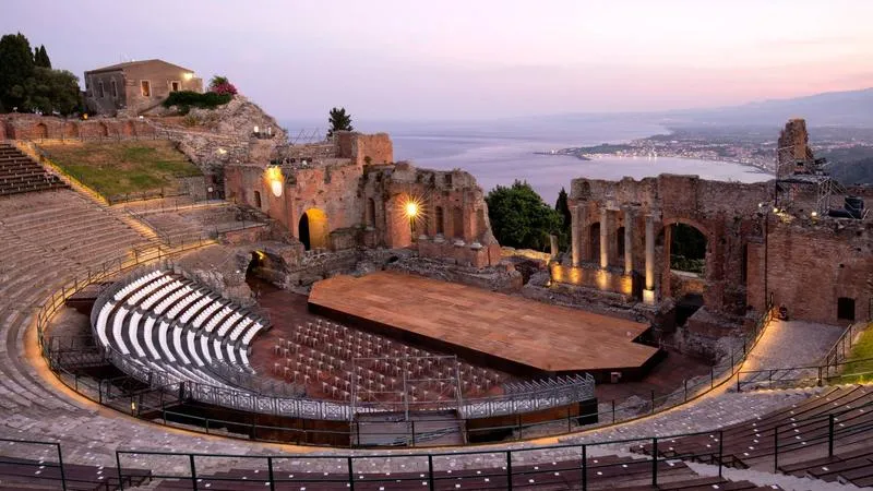 Kształtowanie się teatru antycznego